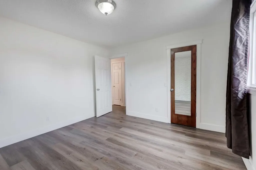 660 Queen Charlotte Drive SE Calgary AB T2J 4T6