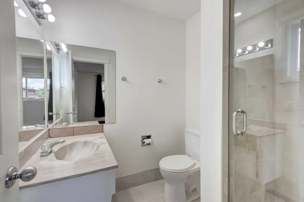 660 Queen Charlotte Drive SE Calgary AB T2J 4T6