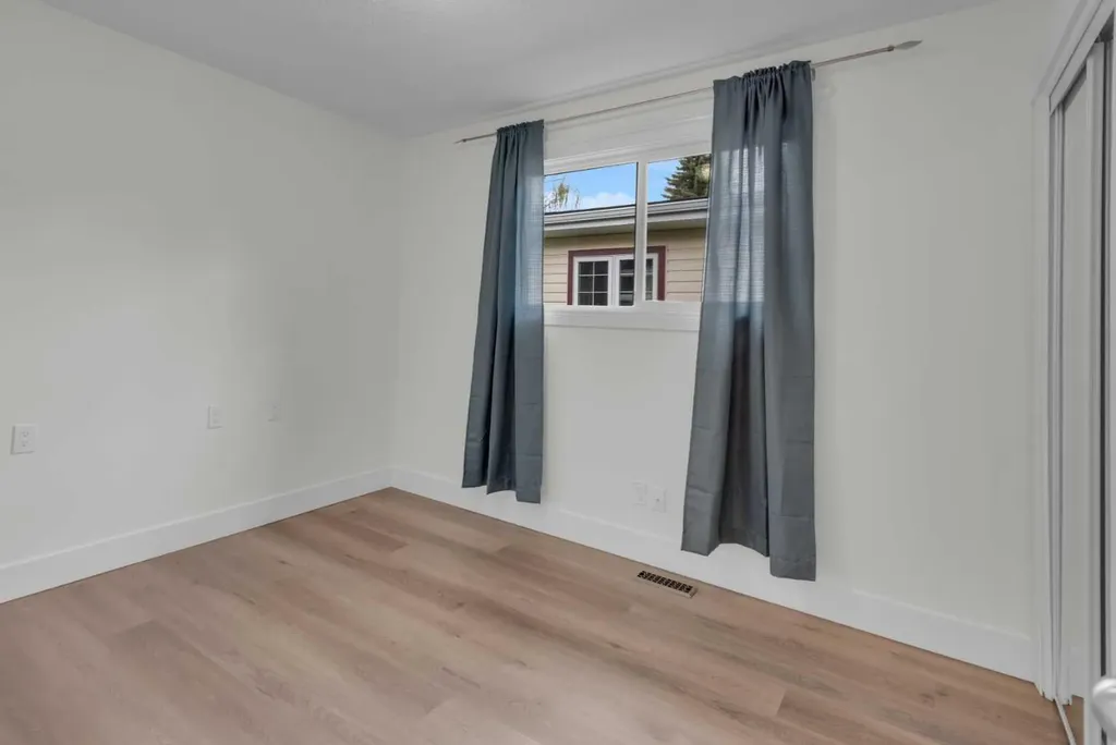660 Queen Charlotte Drive SE Calgary AB T2J 4T6