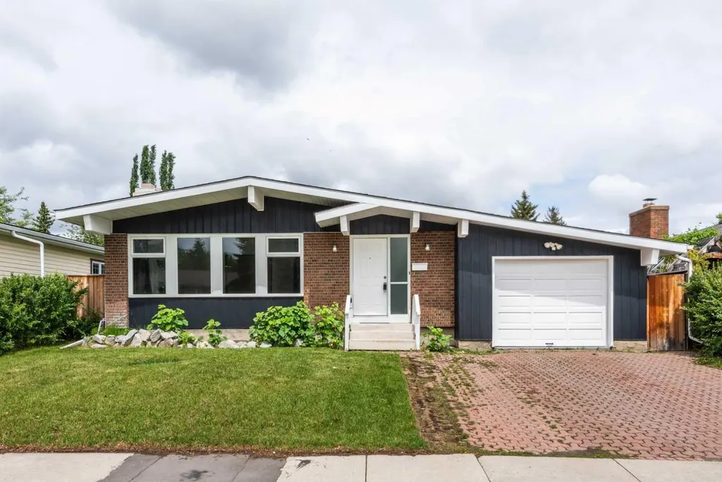 660 Queen Charlotte Drive SE Calgary AB T2J 4T6