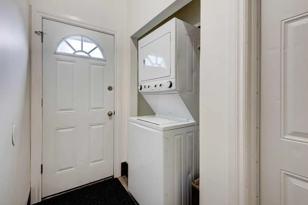 660 Queen Charlotte Drive SE Calgary AB T2J 4T6