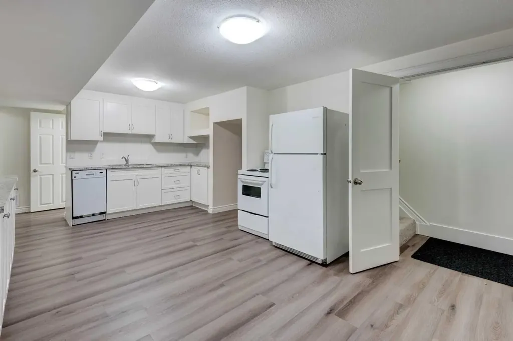 660 Queen Charlotte Drive SE Calgary AB T2J 4T6
