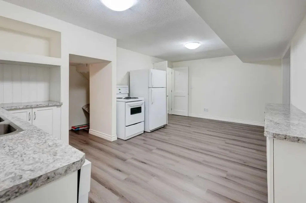 660 Queen Charlotte Drive SE Calgary AB T2J 4T6