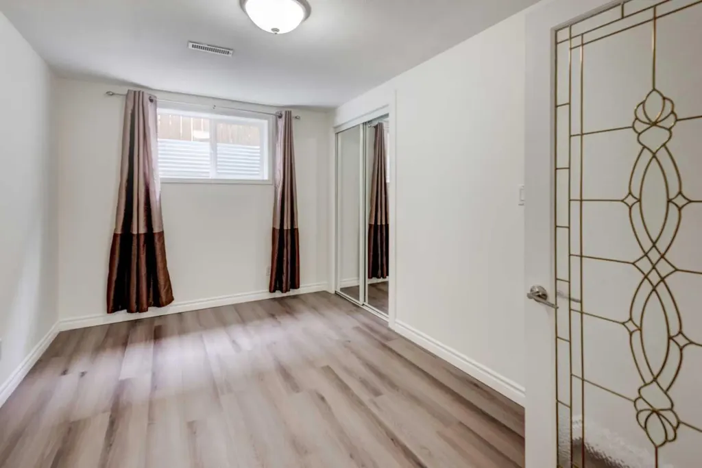 660 Queen Charlotte Drive SE Calgary AB T2J 4T6