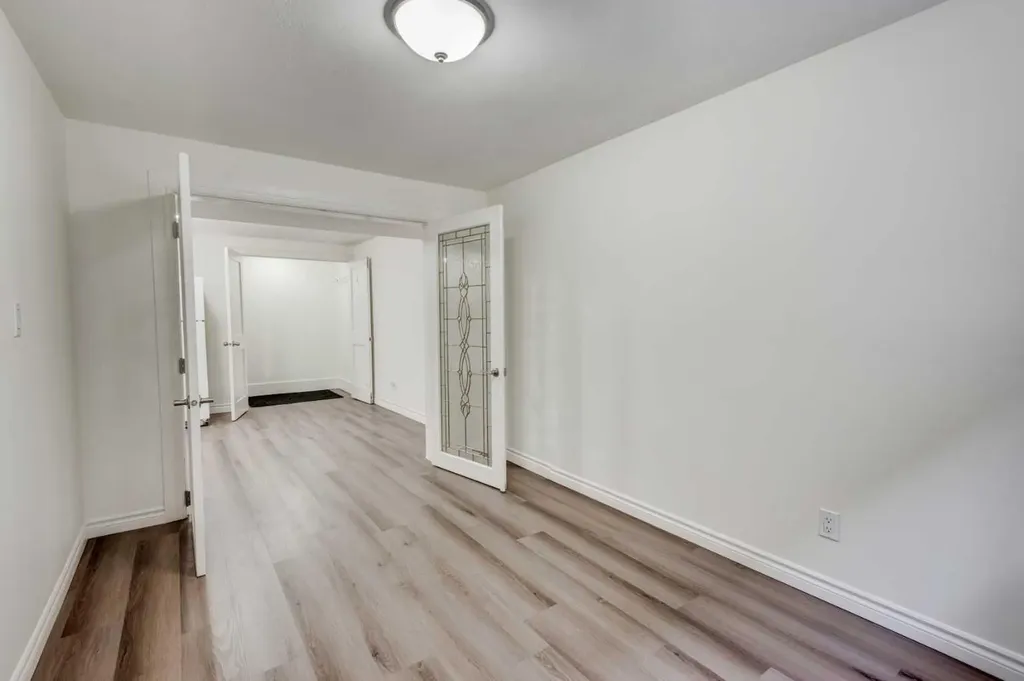 660 Queen Charlotte Drive SE Calgary AB T2J 4T6