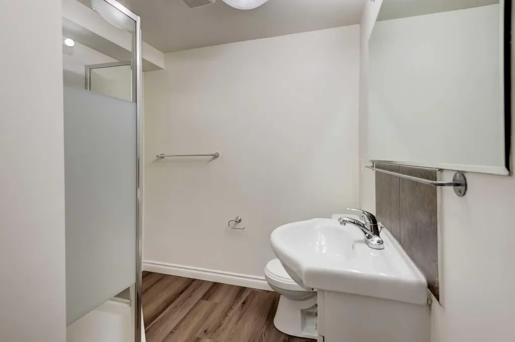 660 Queen Charlotte Drive SE Calgary AB T2J 4T6