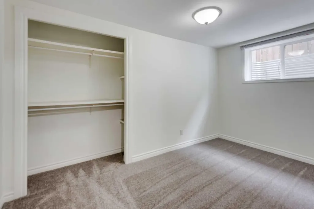 660 Queen Charlotte Drive SE Calgary AB T2J 4T6
