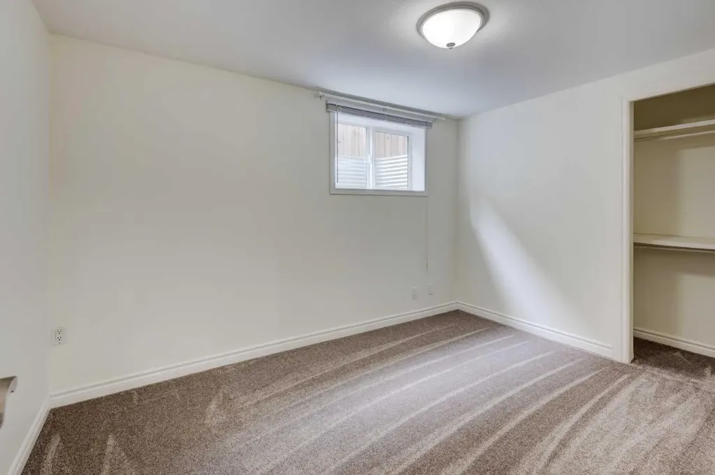 660 Queen Charlotte Drive SE Calgary AB T2J 4T6