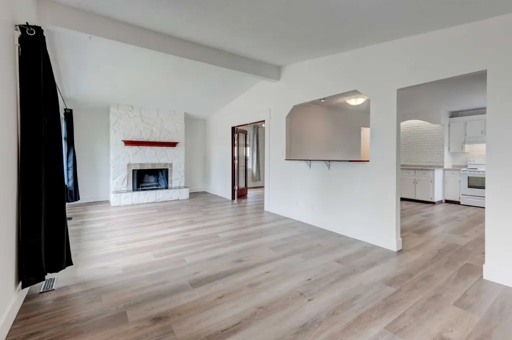 660 Queen Charlotte Drive SE Calgary AB T2J 4T6