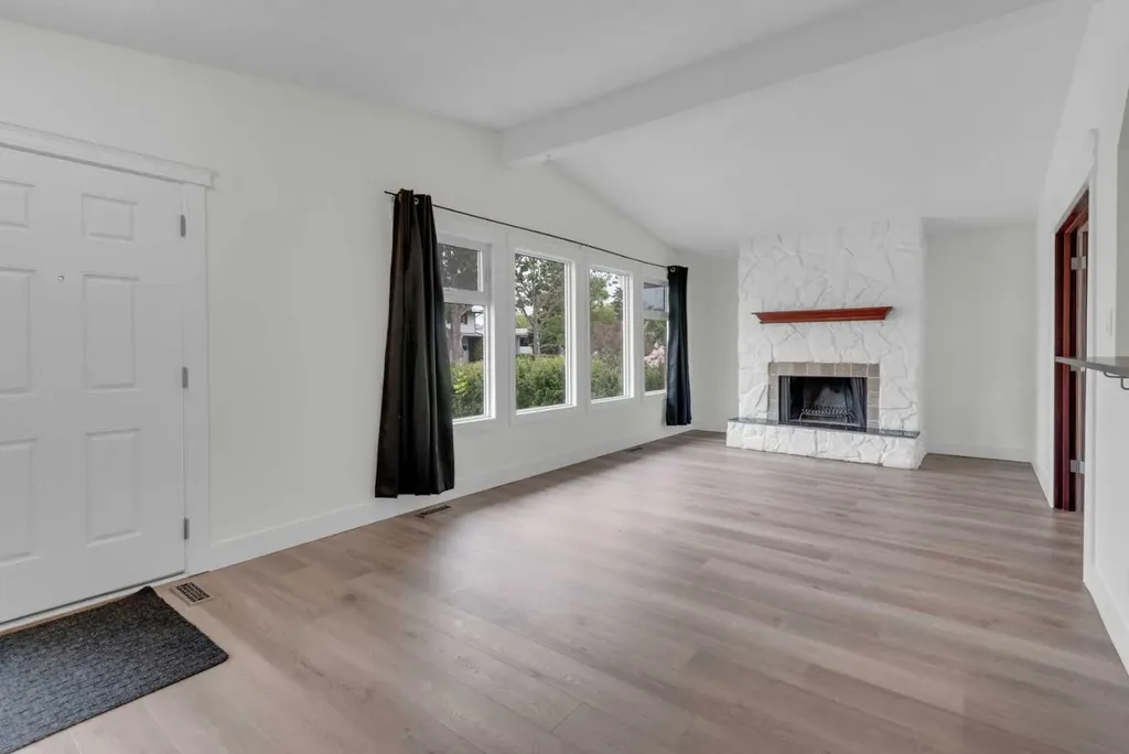 660 Queen Charlotte Drive SE Calgary AB T2J 4T6