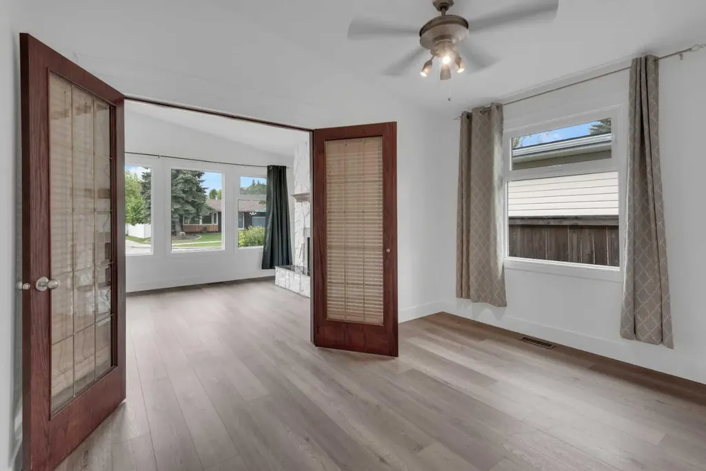 660 Queen Charlotte Drive SE Calgary AB T2J 4T6
