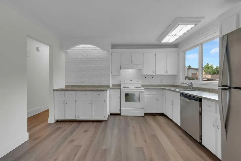 660 Queen Charlotte Drive SE Calgary AB T2J 4T6