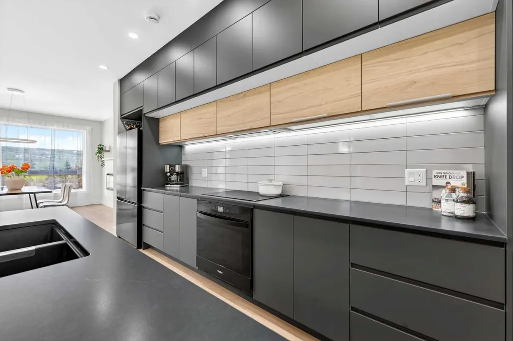 5230 21 Avenue NW Calgary AB T3B 0X5