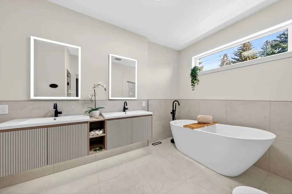 5230 21 Avenue NW Calgary AB T3B 0X5