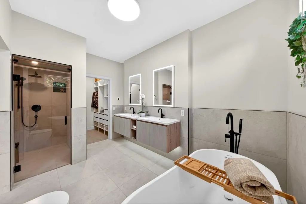 5230 21 Avenue NW Calgary AB T3B 0X5