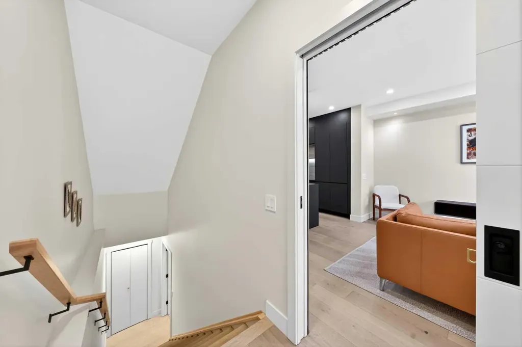 5230 21 Avenue NW Calgary AB T3B 0X5