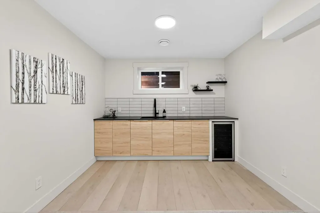 5230 21 Avenue NW Calgary AB T3B 0X5
