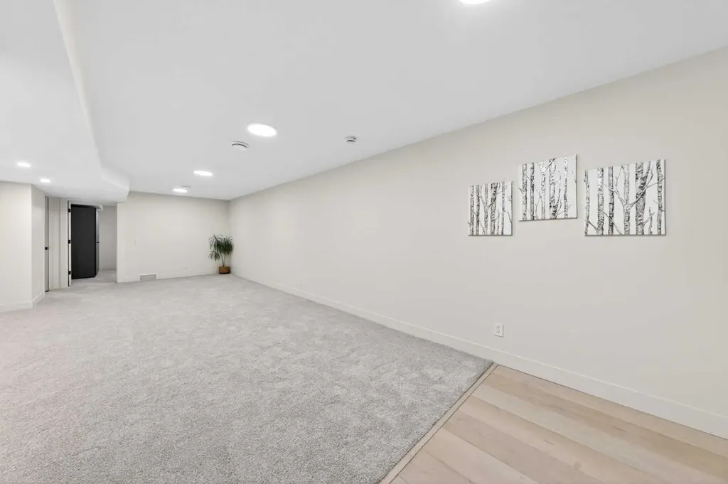 5230 21 Avenue NW Calgary AB T3B 0X5