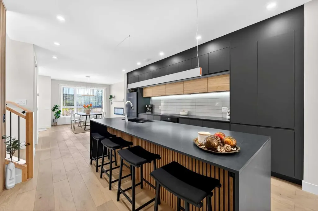 5230 21 Avenue NW Calgary AB T3B 0X5