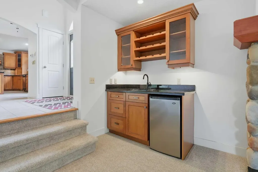 355 Willow Ridge Place SE Calgary AB T2J 1N2