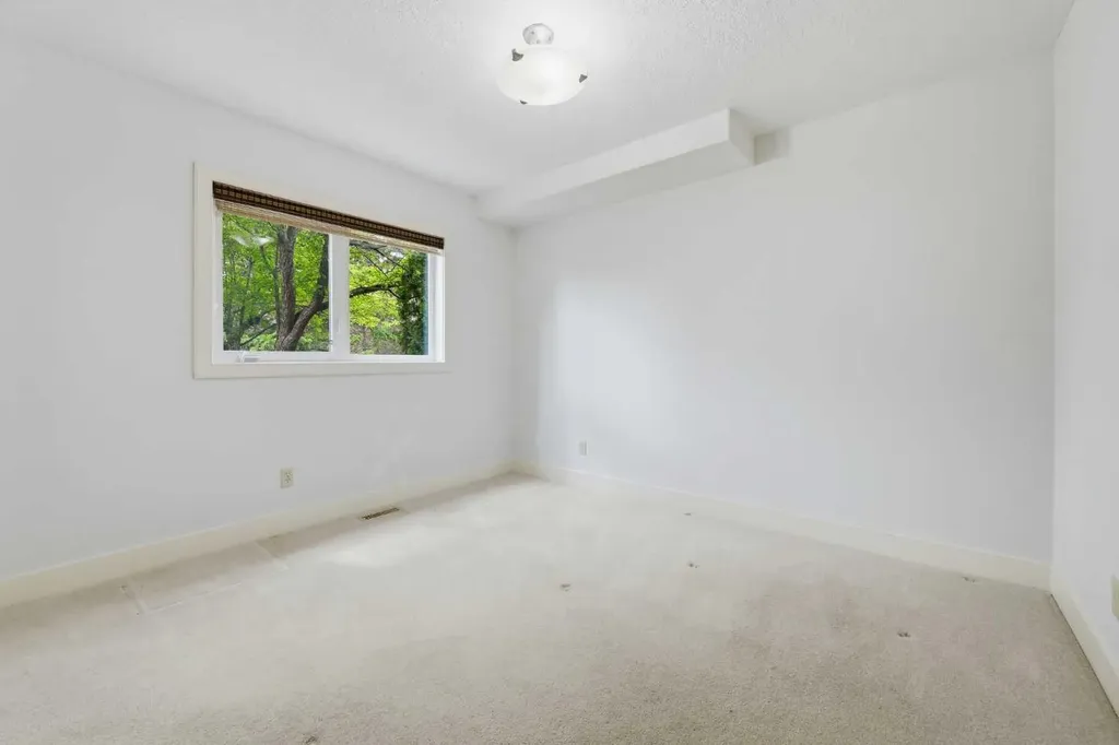 355 Willow Ridge Place SE Calgary AB T2J 1N2