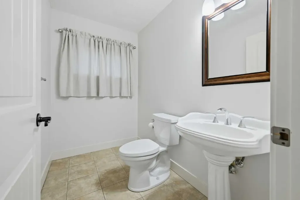 355 Willow Ridge Place SE Calgary AB T2J 1N2
