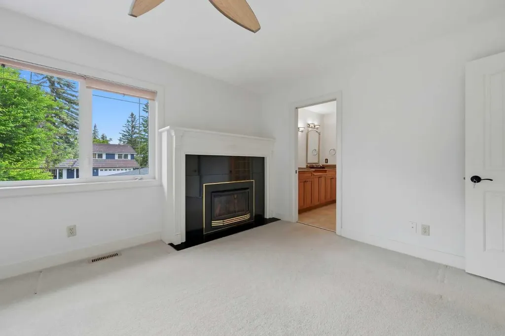355 Willow Ridge Place SE Calgary AB T2J 1N2