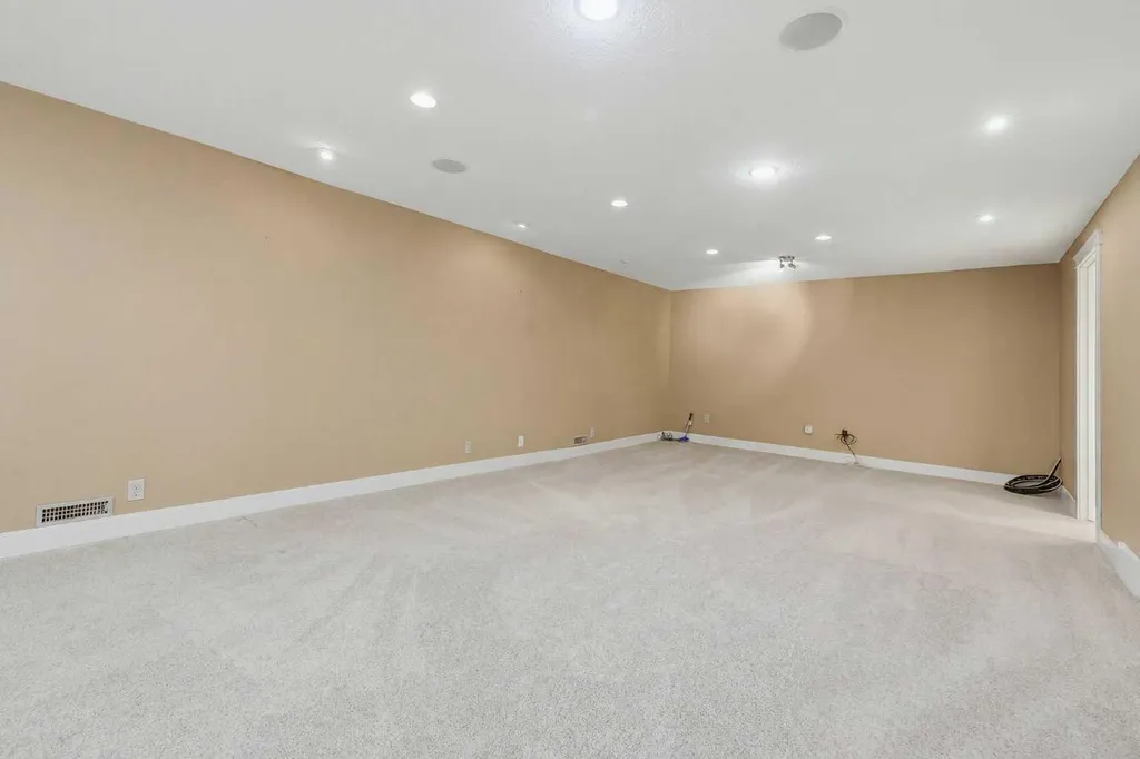 355 Willow Ridge Place SE Calgary AB T2J 1N2