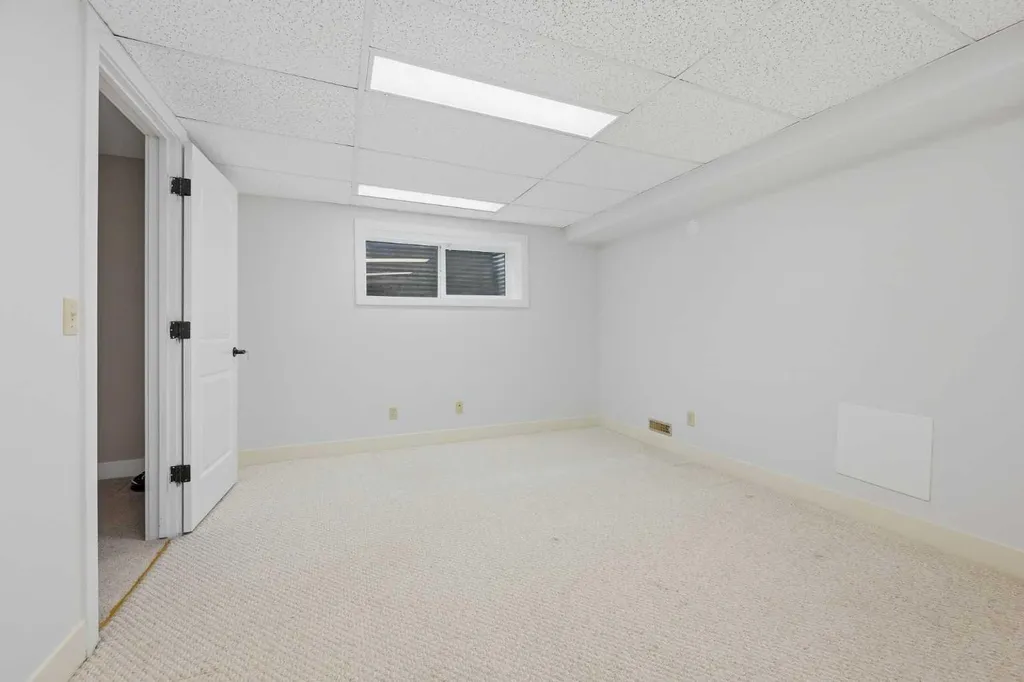 355 Willow Ridge Place SE Calgary AB T2J 1N2