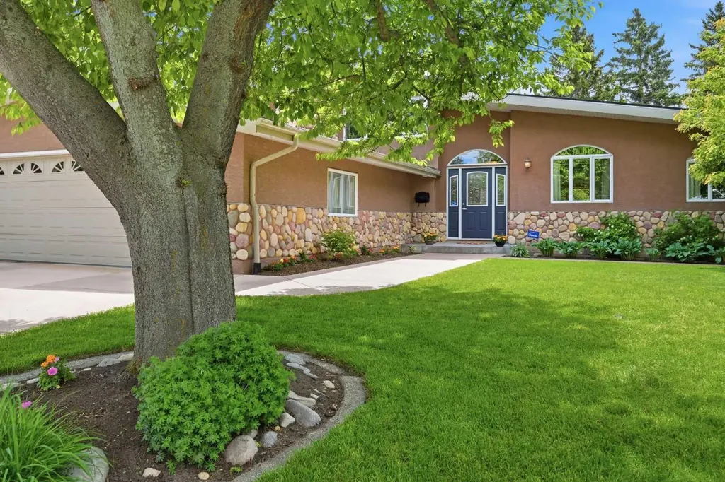 355 Willow Ridge Place SE Calgary AB T2J 1N2