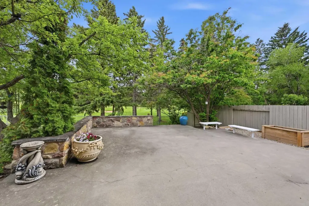355 Willow Ridge Place SE Calgary AB T2J 1N2