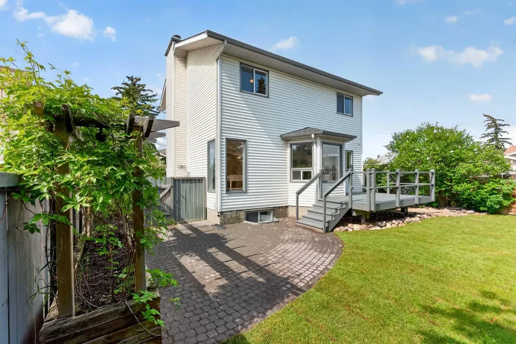 70 West Mackay Crescent Cochrane AB T4C 1J7