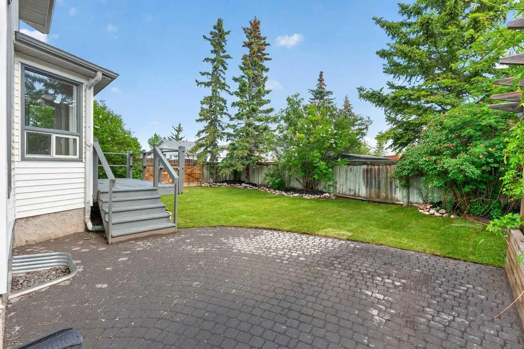 70 West Mackay Crescent Cochrane AB T4C 1J7