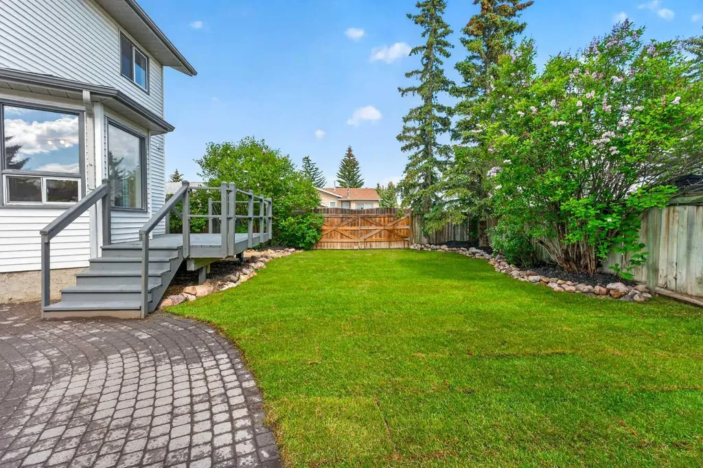 70 West Mackay Crescent Cochrane AB T4C 1J7