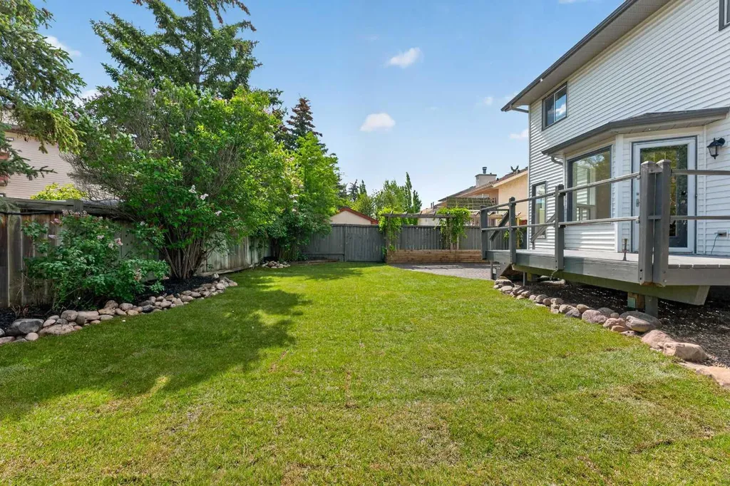 70 West Mackay Crescent Cochrane AB T4C 1J7