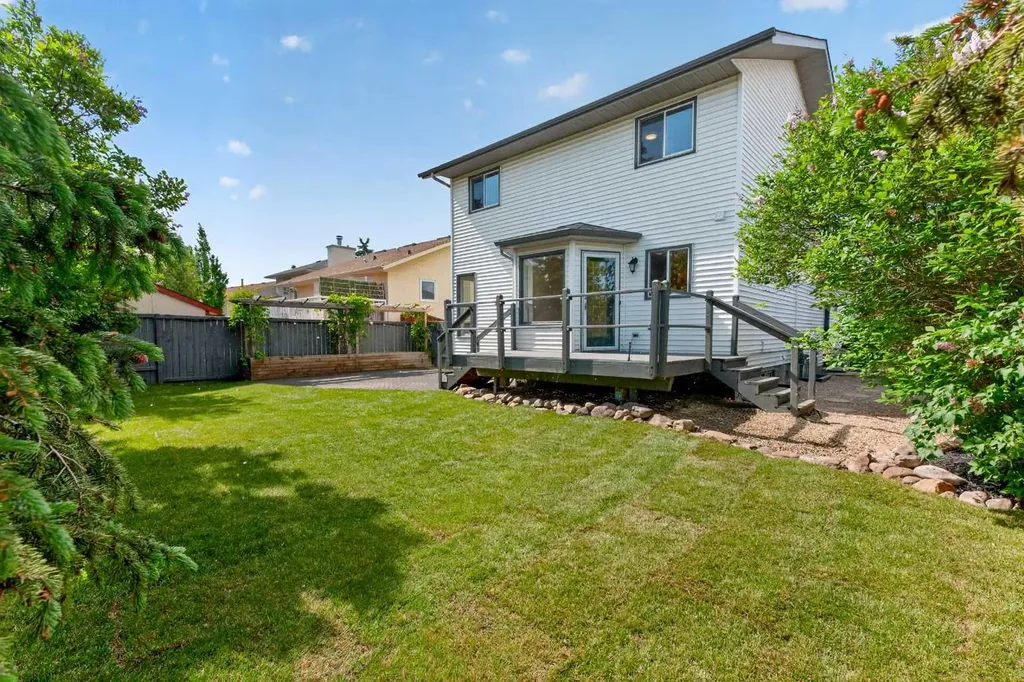 70 West Mackay Crescent Cochrane AB T4C 1J7