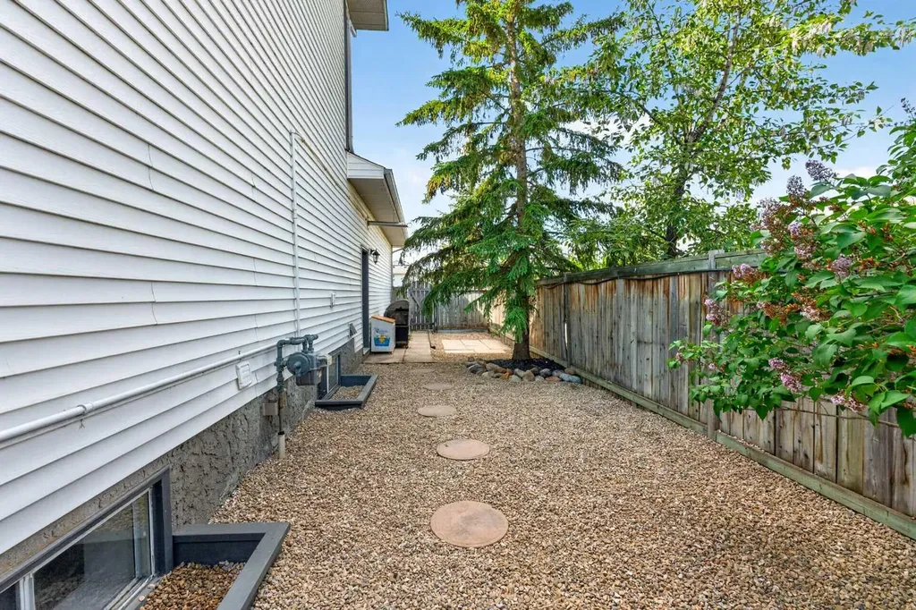 70 West Mackay Crescent Cochrane AB T4C 1J7