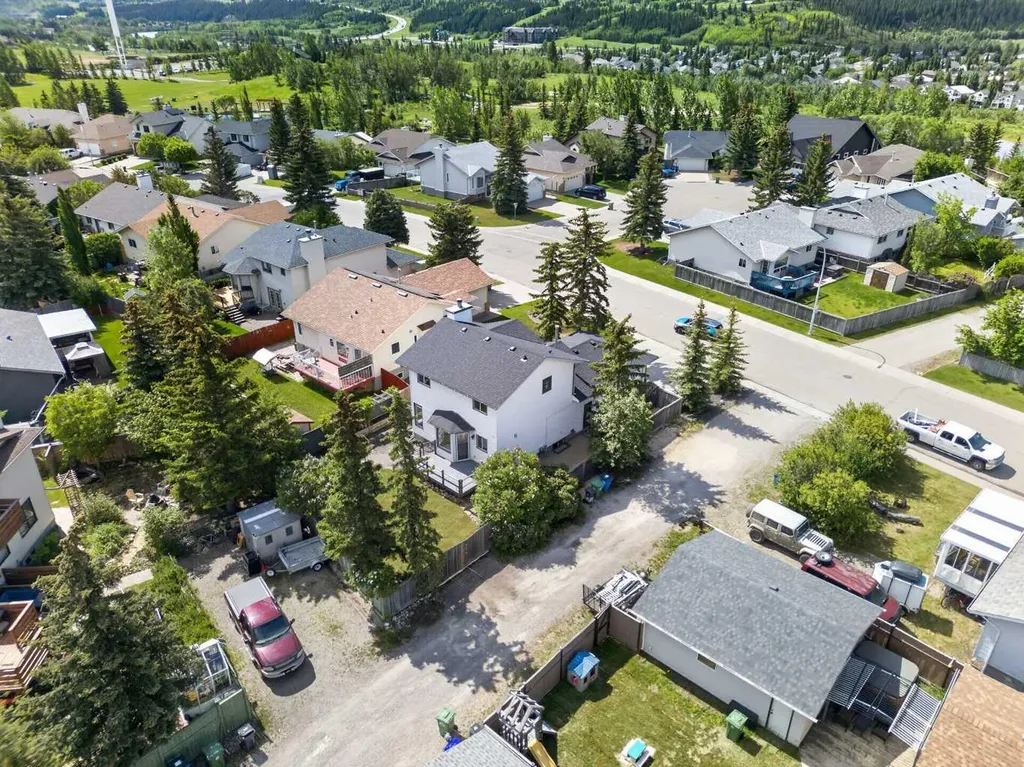 70 West Mackay Crescent Cochrane AB T4C 1J7