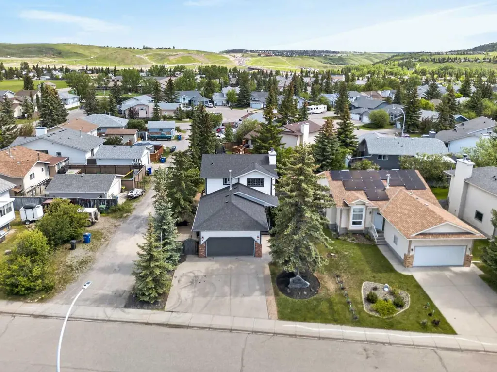 70 West Mackay Crescent Cochrane AB T4C 1J7