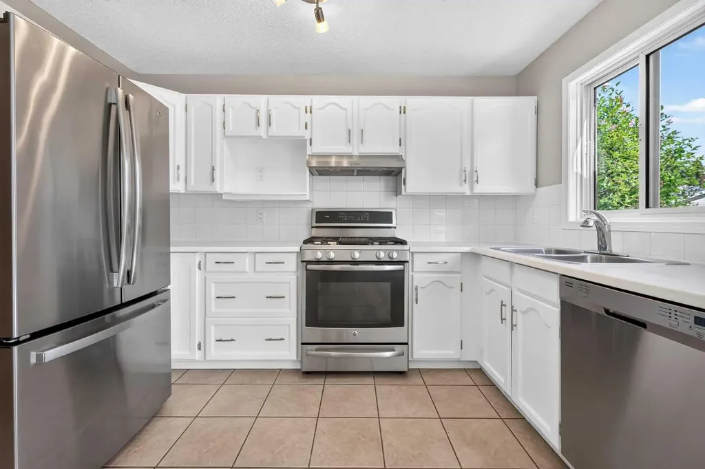 70 West Mackay Crescent Cochrane AB T4C 1J7