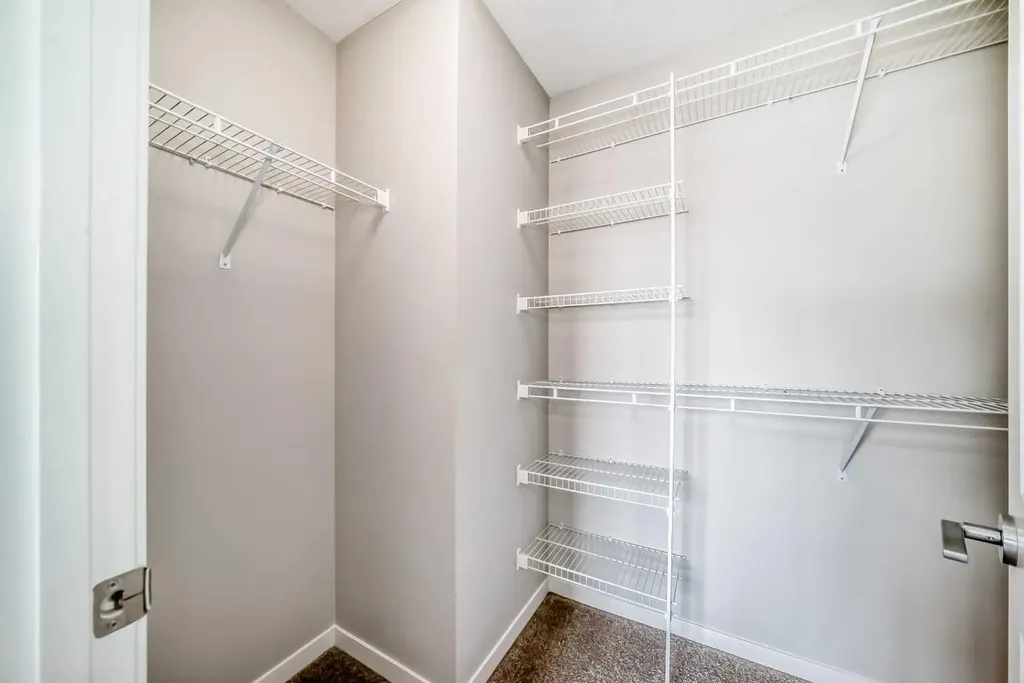 18 Willow Crescent Okotoks AB T1S 5S2