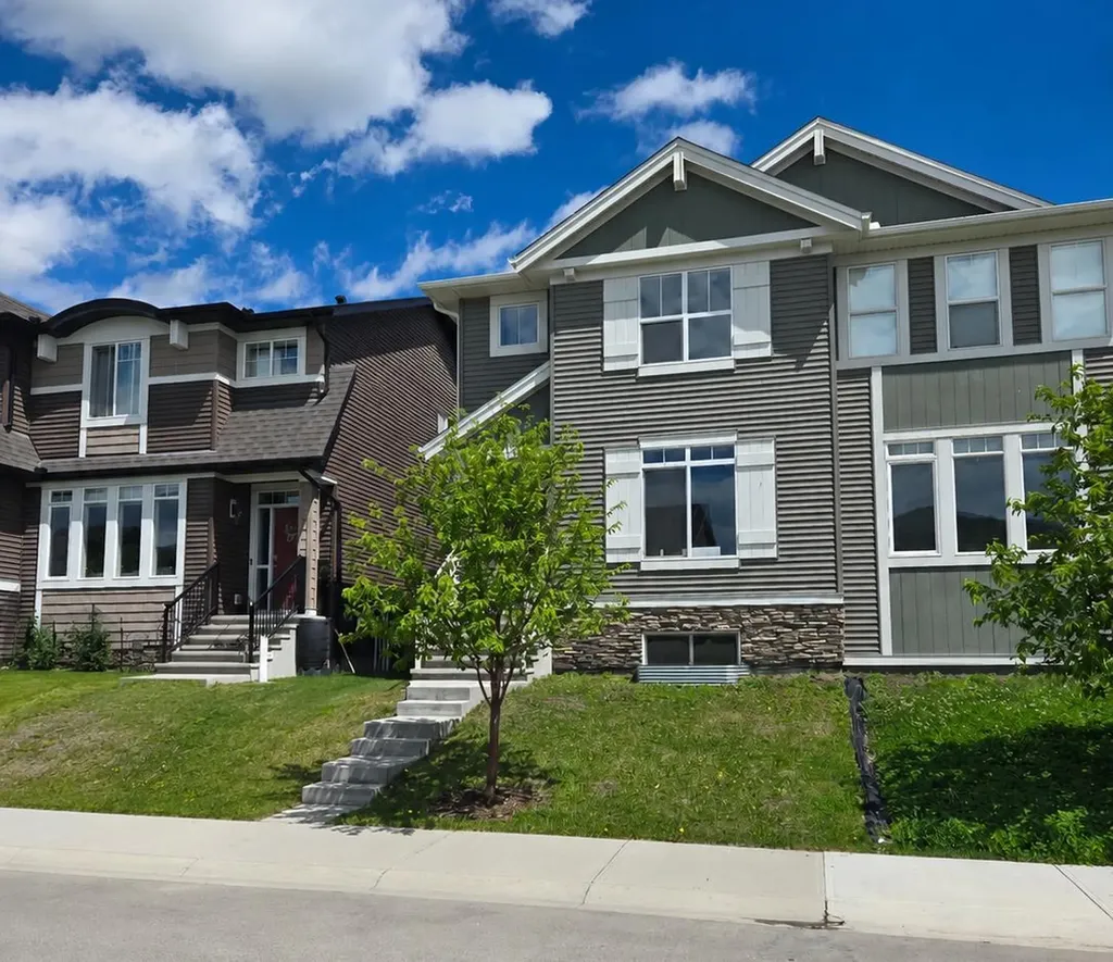 18 Willow Crescent Okotoks AB T1S 5S2