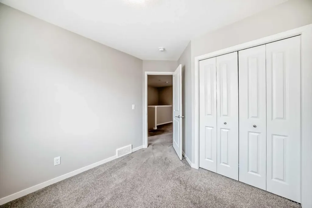 18 Willow Crescent Okotoks AB T1S 5S2