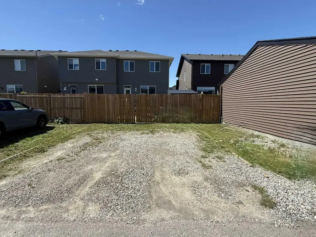 18 Willow Crescent Okotoks AB T1S 5S2