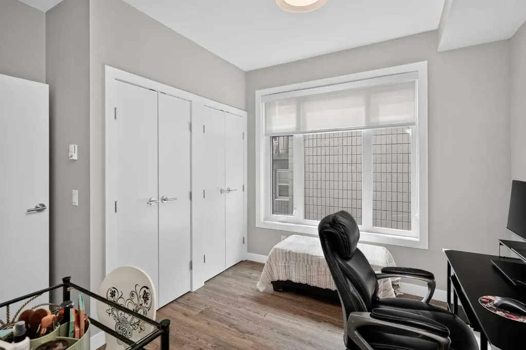 1720 10 Street SW Calgary AB T2T 3E8