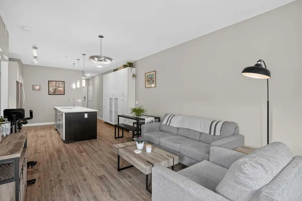 1720 10 Street SW Calgary AB T2T 3E8