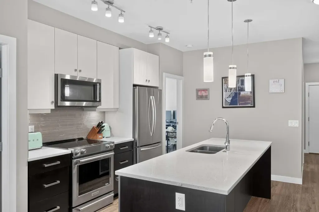 1720 10 Street SW Calgary AB T2T 3E8