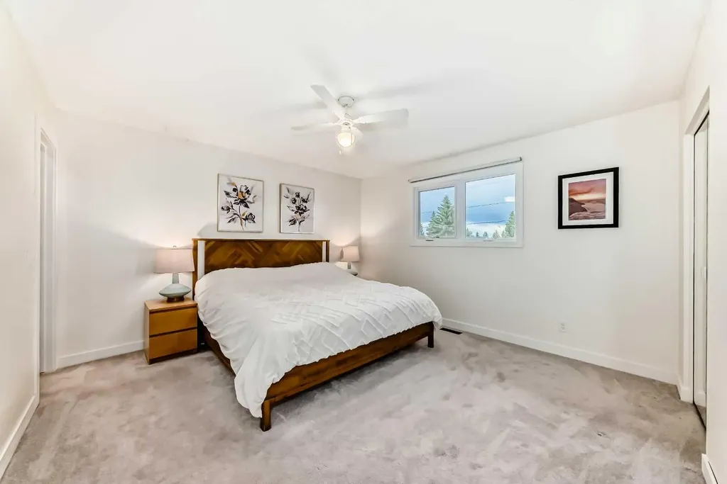 584 Woodhill Place SW Calgary AB T2W 3L5