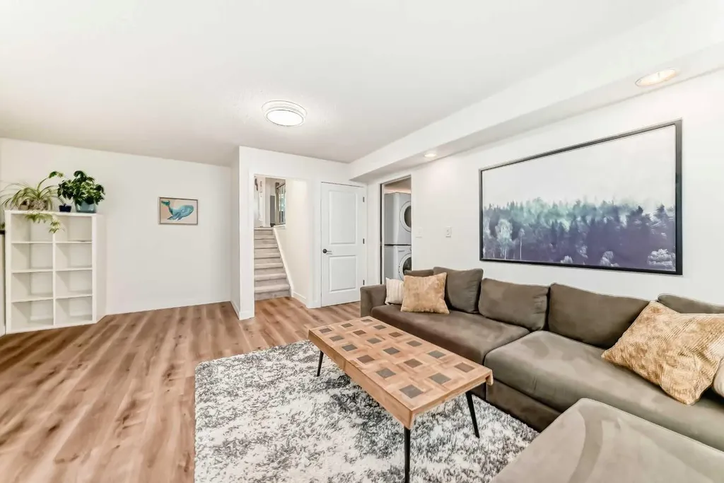 584 Woodhill Place SW Calgary AB T2W 3L5