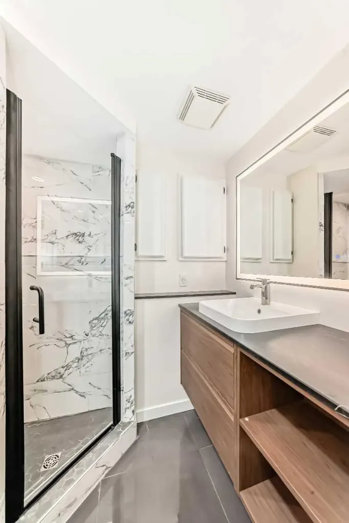 584 Woodhill Place SW Calgary AB T2W 3L5